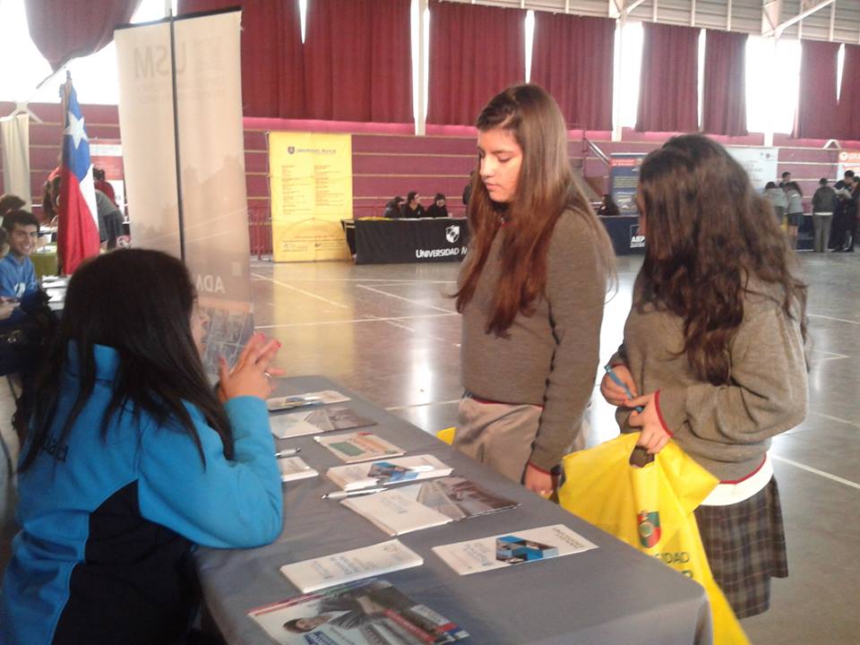 Feria en el Colegio Esperanza de Quilpué