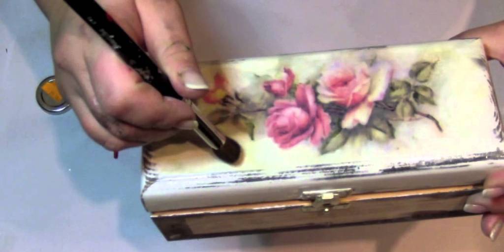 Funcionarias y funcionarios pueden participar en taller de decoupage (Informativo Nº 10/2022)