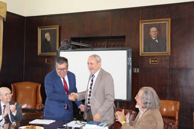 Rector Sanhueza asume presidencia del CRUV