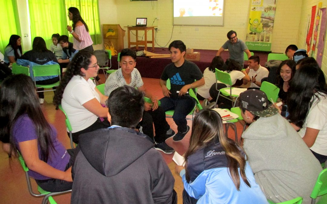 Escuela de Liderazgo dirigida por estudiantes UPLA promovió la vida saludable y el autocuidado en vecinos de La Cruz