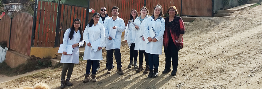 Futuros ingenieros ambientales asesoran a pobladores del campamento Manuel Bustos