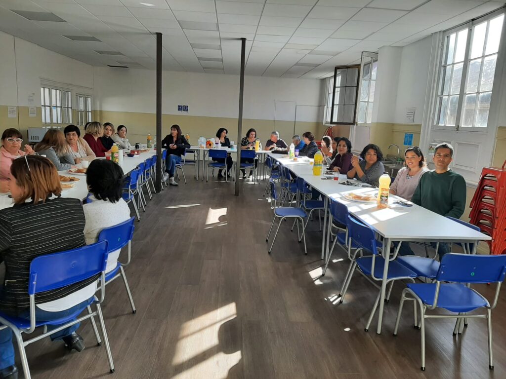 Encuentro entre académicas, académicos, funcionarias y funcionarios de administración y servicio de la sede Independencia de la UPLA
