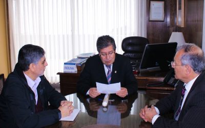 Académicos Oscar Caneo y Hugo Vergara reciben título de doctor