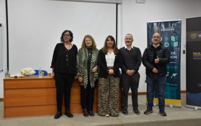 UDA analiza brechas y desafíos de la producción científica en las universidades estatales junto a experta de la UPLA