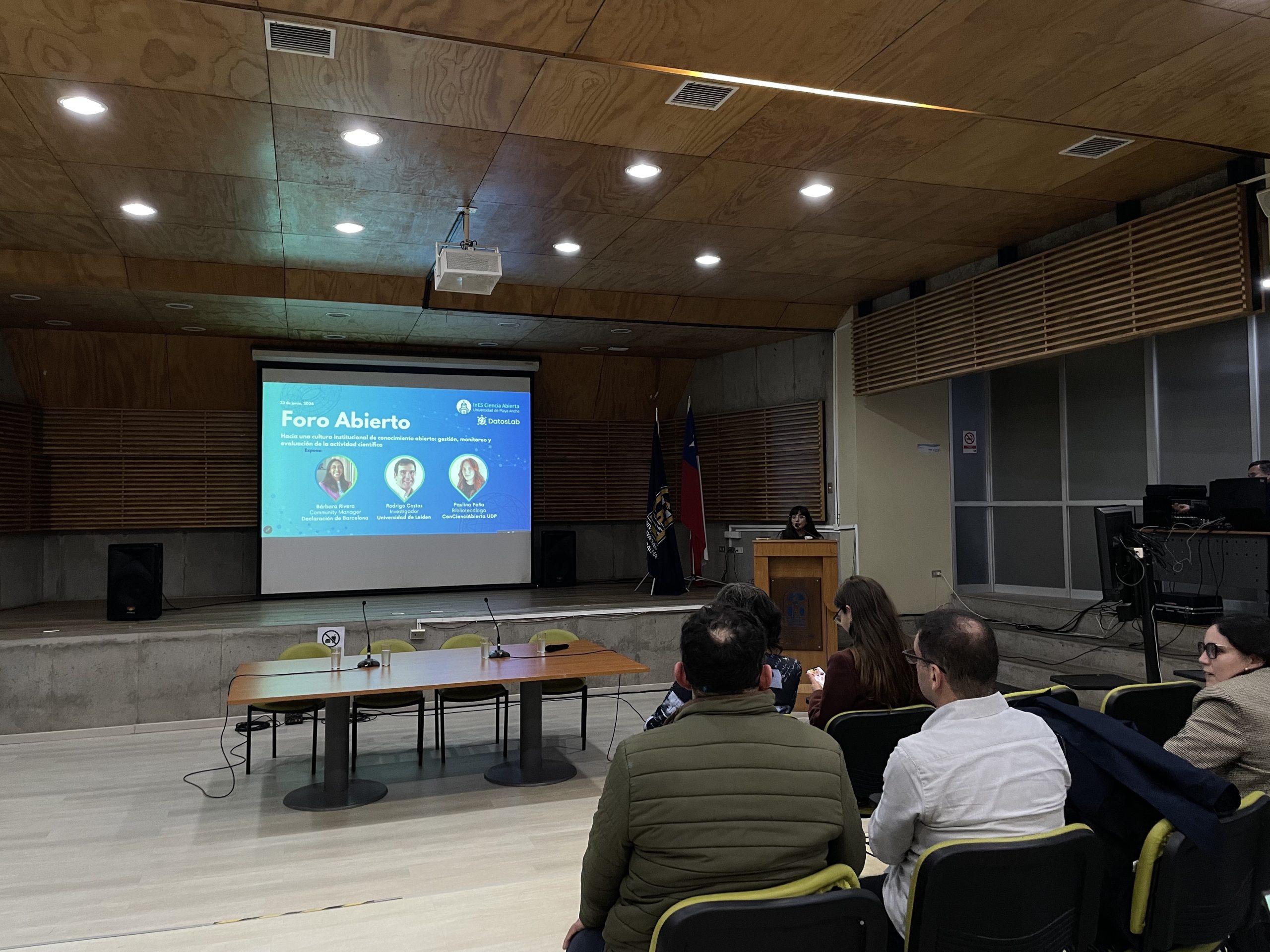 Foro abordó los desafíos de la gestión, monitoreo y evaluación de la actividad científica desde la ciencia abierta 