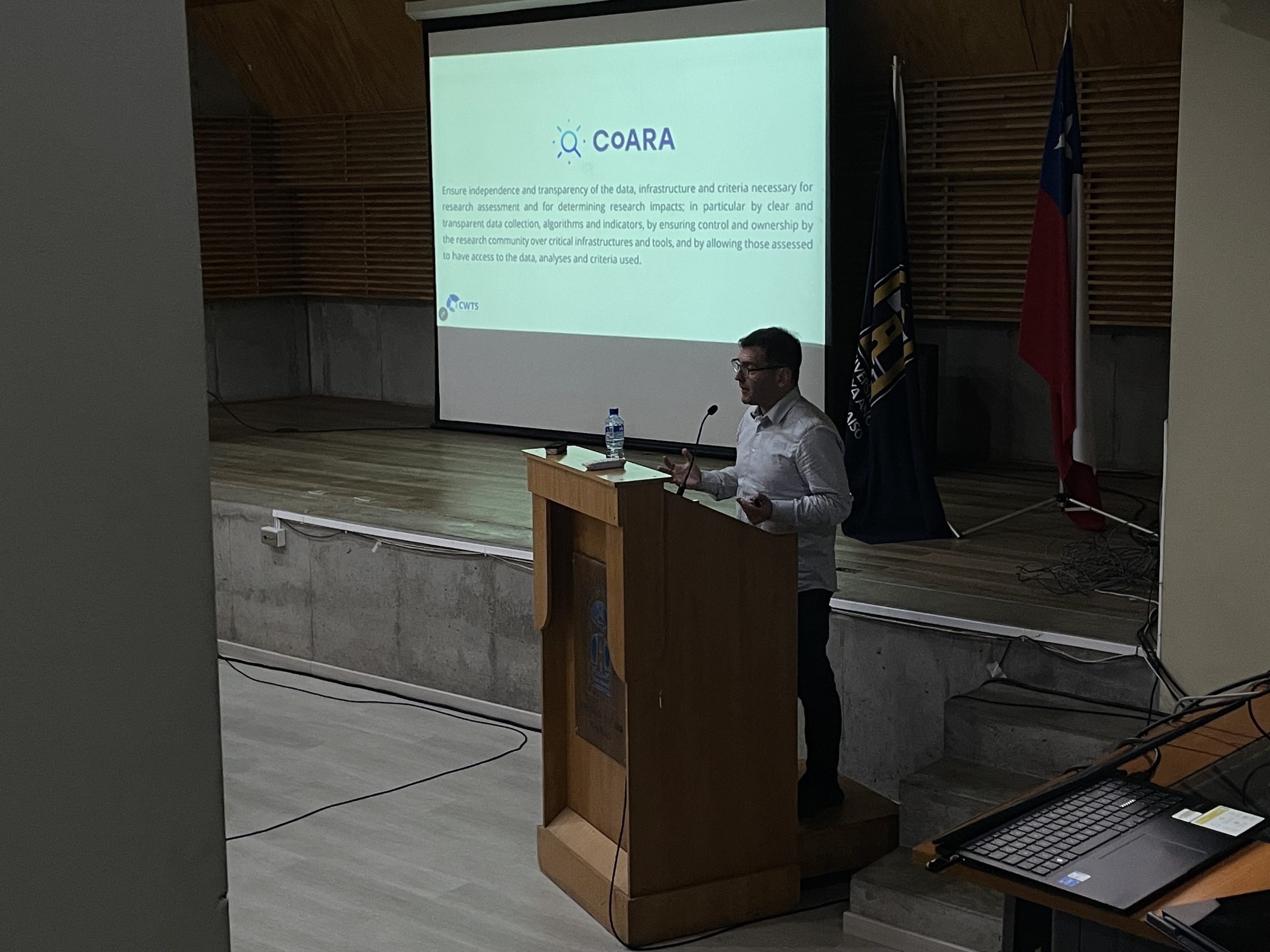 Foro abordó los desafíos de la gestión, monitoreo y evaluación de la actividad científica desde la ciencia abierta 