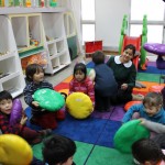 Niños en biblioteca infantil_UPLA