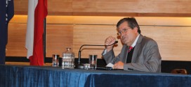 Patricio Sanhueza continuará con su periplo de reuniones el lunes 4 en el Campus San Felipe y el martes 5 con los académicos de la Facultad de Arte.