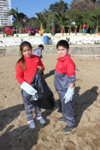 limpieza_playatorpederas_escueladiegoportales