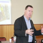 en_charla_profesor_experto_john_lougrhan_upla