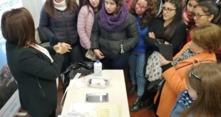 Estudiantes de Enfermería se capacitan en técnicas de realización de test visual rápido del VIH