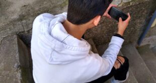 Con taller de microbiología futuros profesores enseñan y apoyan a jóvenes de contextos vulnerables