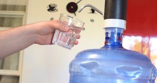 Nutricionista UPLA recomienda evitar las aguas alcalinas y optar por el agua purificada