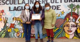 Dra. Cecilia Rivera recibe distinción de la Escuela Intercultural Laguna Verde