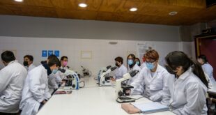 Facultad de Ciencias Naturales y Exactas reabre laboratorios a estudiantes del sistema escolar