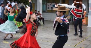 Estudiantes de Tecnología en Deportes y Recreación compartieron esquinazo con la comunidad universitaria