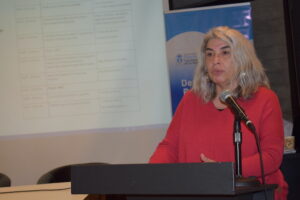 Aparece la Decana de la Facultad de Ciencias de la Salud.