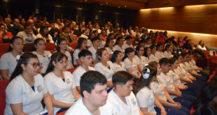 138 estudiantes de la promoción 2021 y 2022 de Enfermería recibieron investidura