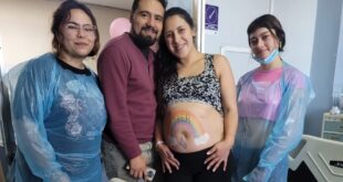 Estudiantes de Educación Parvularia pintan vientres de las pacientes embarazadas del Hospital Carlos Van Buren