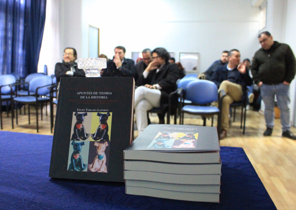 Libro "Apuntes de Teoría de la Historia"del académico Felipe Vergara Lasnibat se presentó en la UPLA