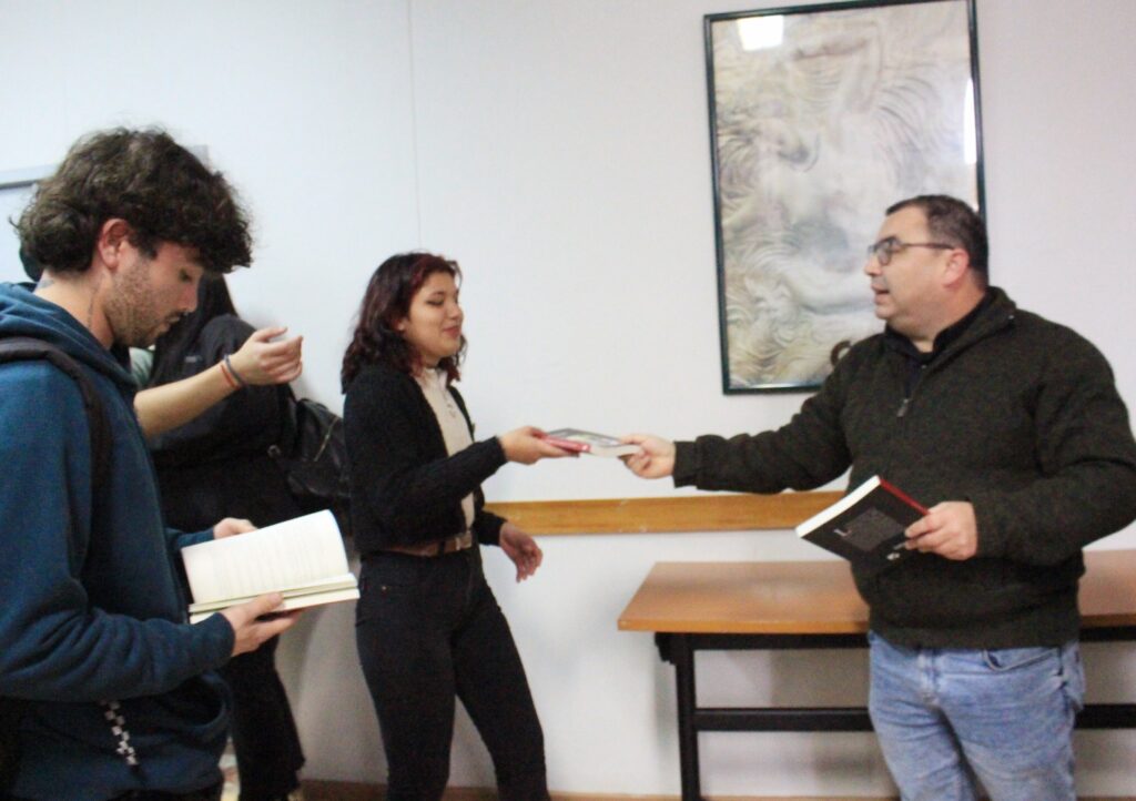 Libro "Apuntes de Teoría de la Historia"del académico Felipe Vergara Lasnibat se presentó en la UPLA