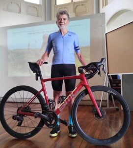 Destacado ciclista senior dictó charla sobre la necesidad de promover un envejecimiento activo
