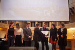 UPLA entrega títulos póstumos a familias de 5 exestudiantes