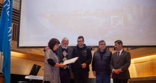 UPLA entrega títulos póstumos a familias de 5 exestudiantes