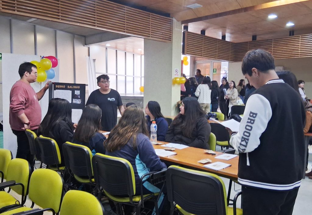 Docentes en formación de Pedagogía en Castellano UPLA ponen a prueba sus competencias en aula