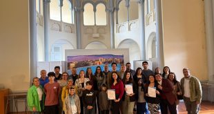 ITEC UPLA reconoce la excelencia: Estudiantes reciben certificados por alto rendimiento académico