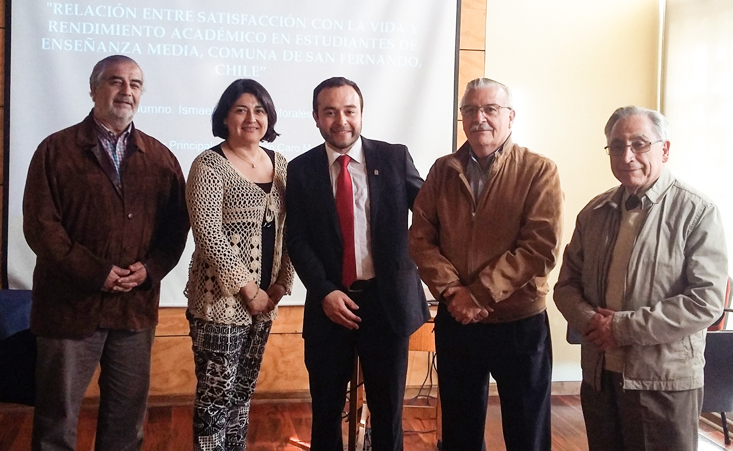 Estudiante presentó su tesis sobre la relación entre satisfacción con la vida y rendimiento académico