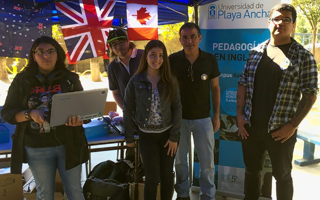 Estudiantes de Pedagogía en Inglés participaron en la Primera Feria de Robótica Educativa de Llay-Llay