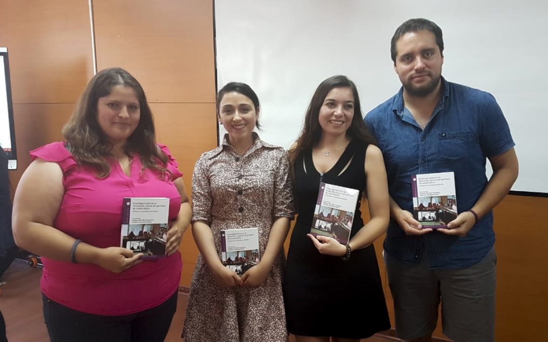 Estudiantes del campus San Felipe exponen en encuentro de tesistas y publicaron en un libro