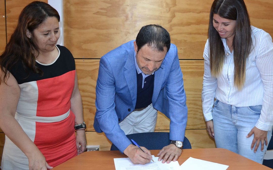 Campus San Felipe firmó convenio con jardín infantil Los Arrayanes de Catemu