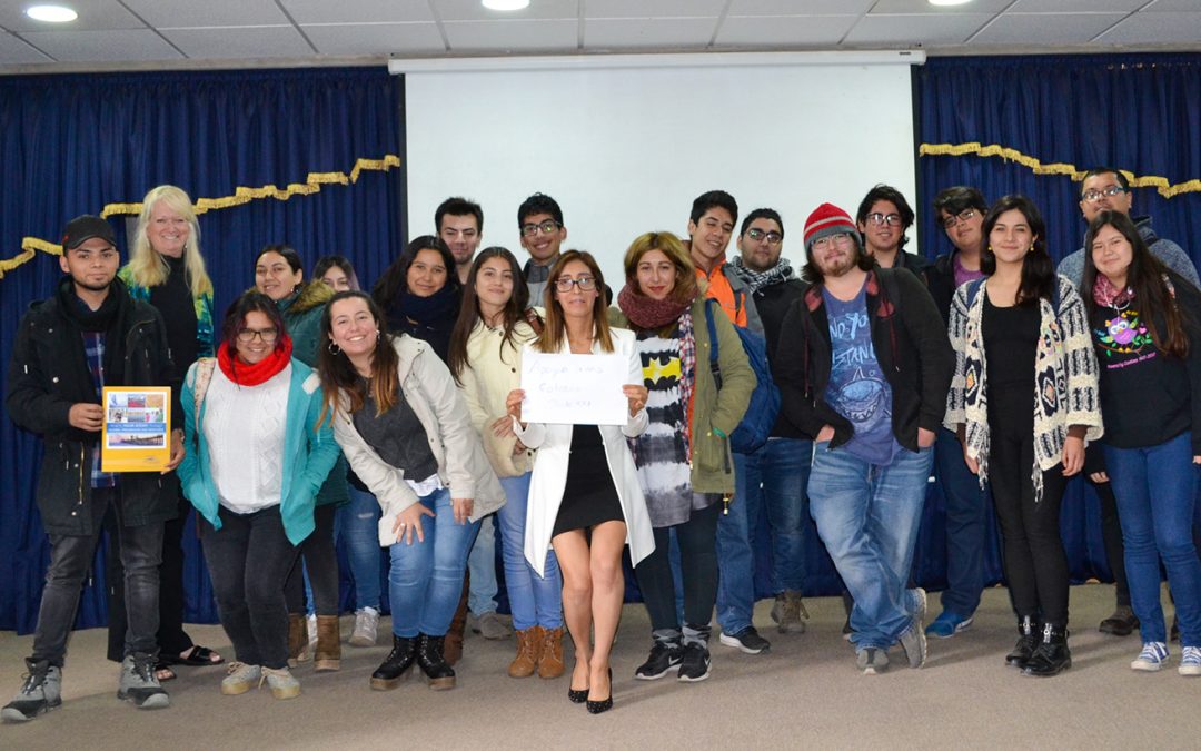 Académica norteamericana felicitó nivel de inglés de estudiantes del campus San Felipe