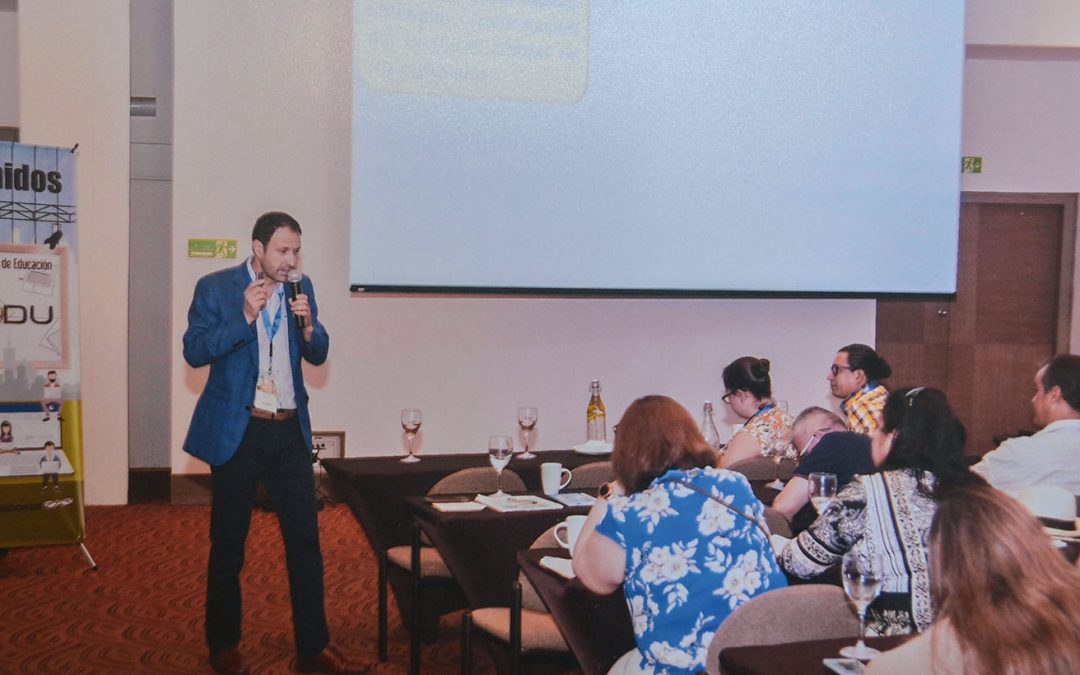 Vicerrector del Campus San Felipe expuso en congreso internacional en Colombia
